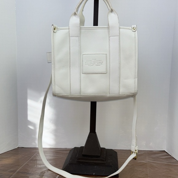 The tote bag Marc Jacobs medium white satchel Crossbody/purse Zipper closure EUC - Picture 2 of 7